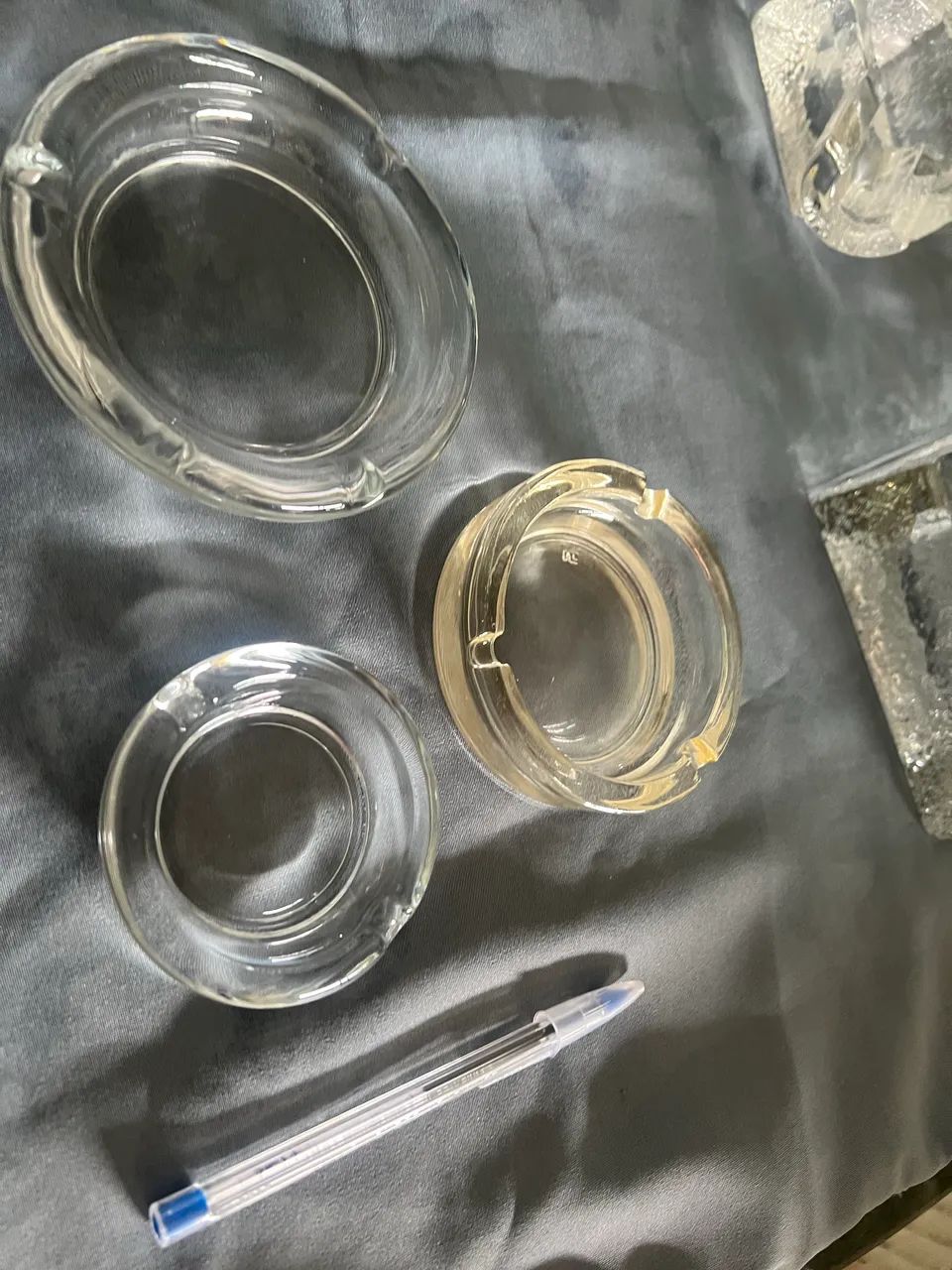 3 cinzeiros de vidro