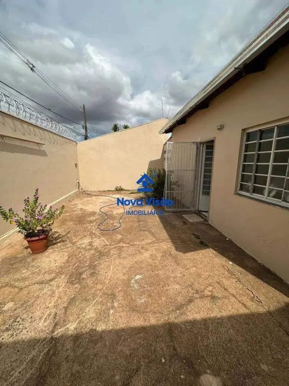 CASA A VENDA BAIRRO ELZA AMUÍ IV