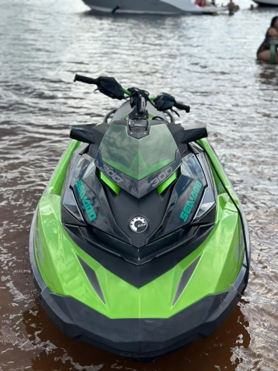 Vendo jet sky 300hp seadoo revisado em perfeito estado financio no cartao e troco em carro