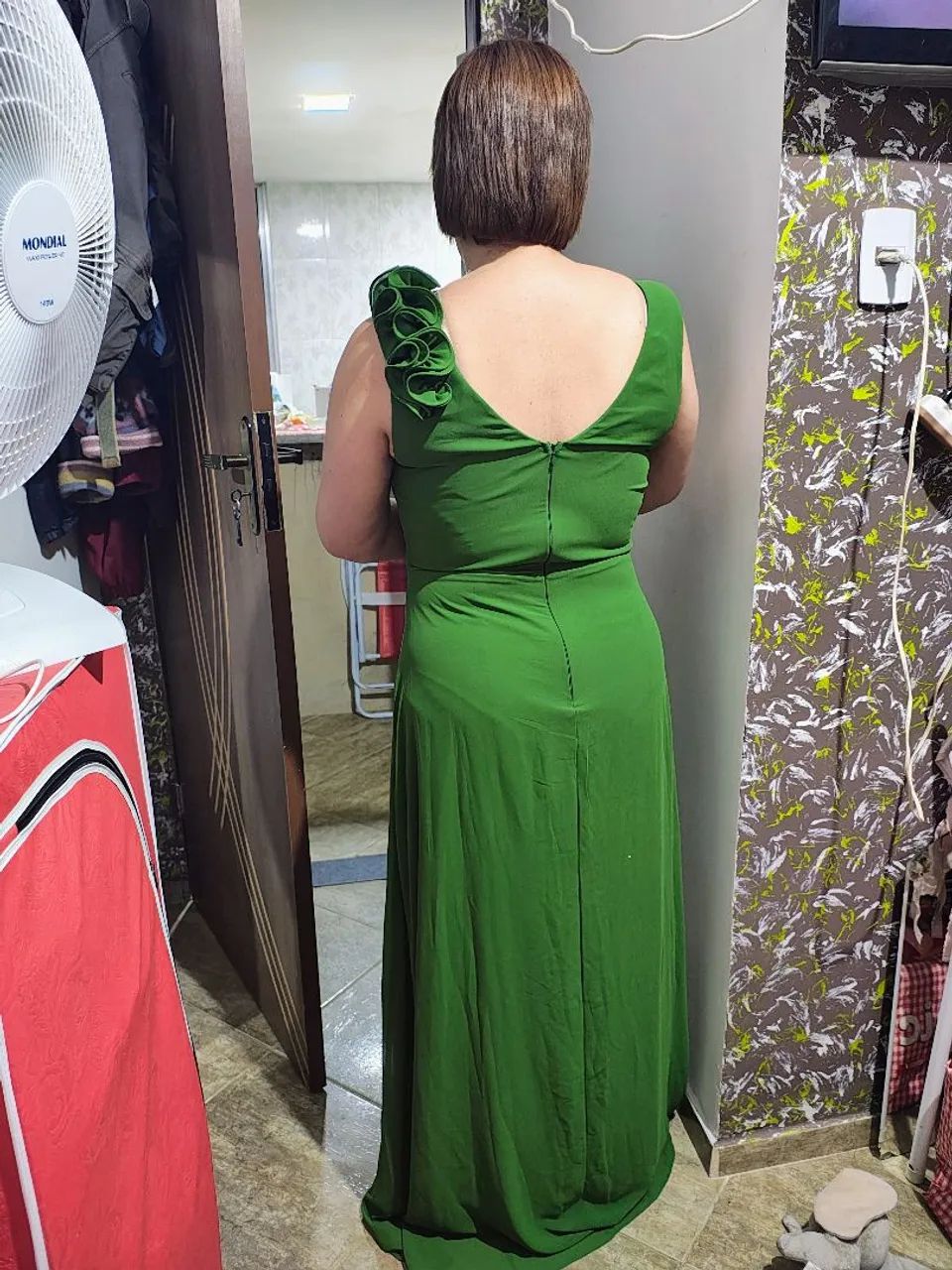 Vestido verde elegante com detalhe floral - Foto 5