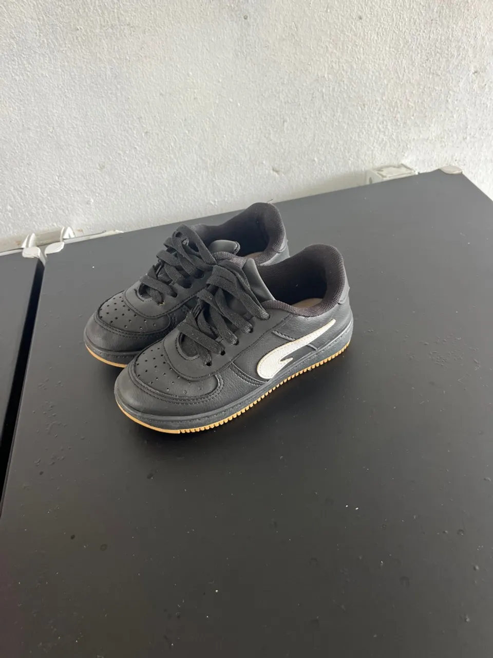 Tênis Infantil Preto com Detalhe Branco