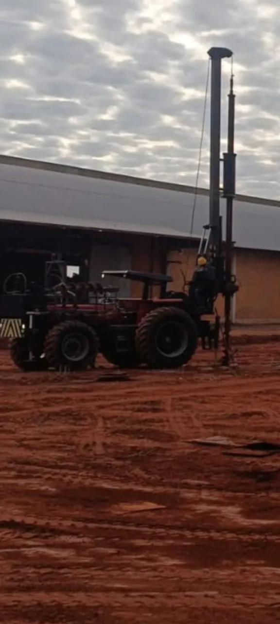 Trator perfuratriz Massey Ferguson 292