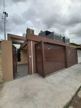 Excelente casa moderna.