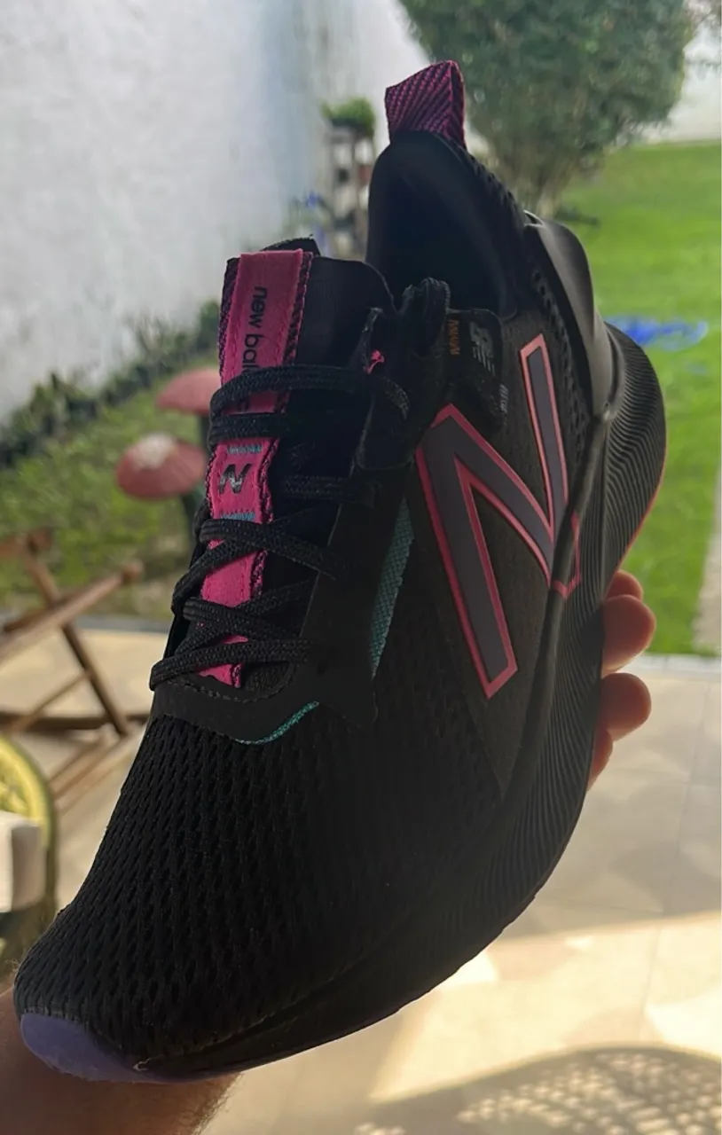 Tênis New Balance FuelCell Propel Remix V2