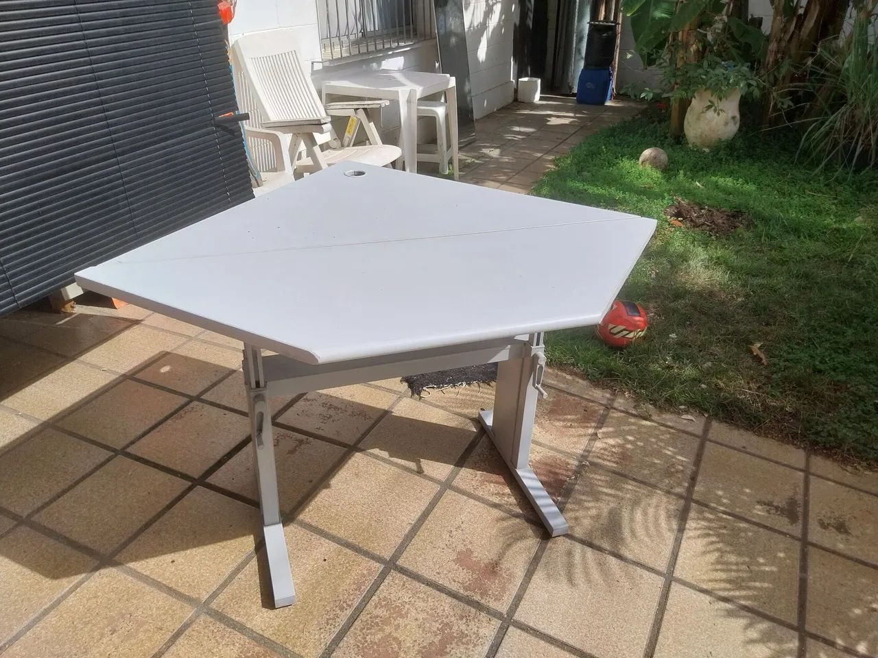 Mesa de escritório com regulagem 