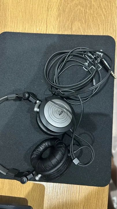 Fone de Ouvido AKG K240 - Semi-Novo