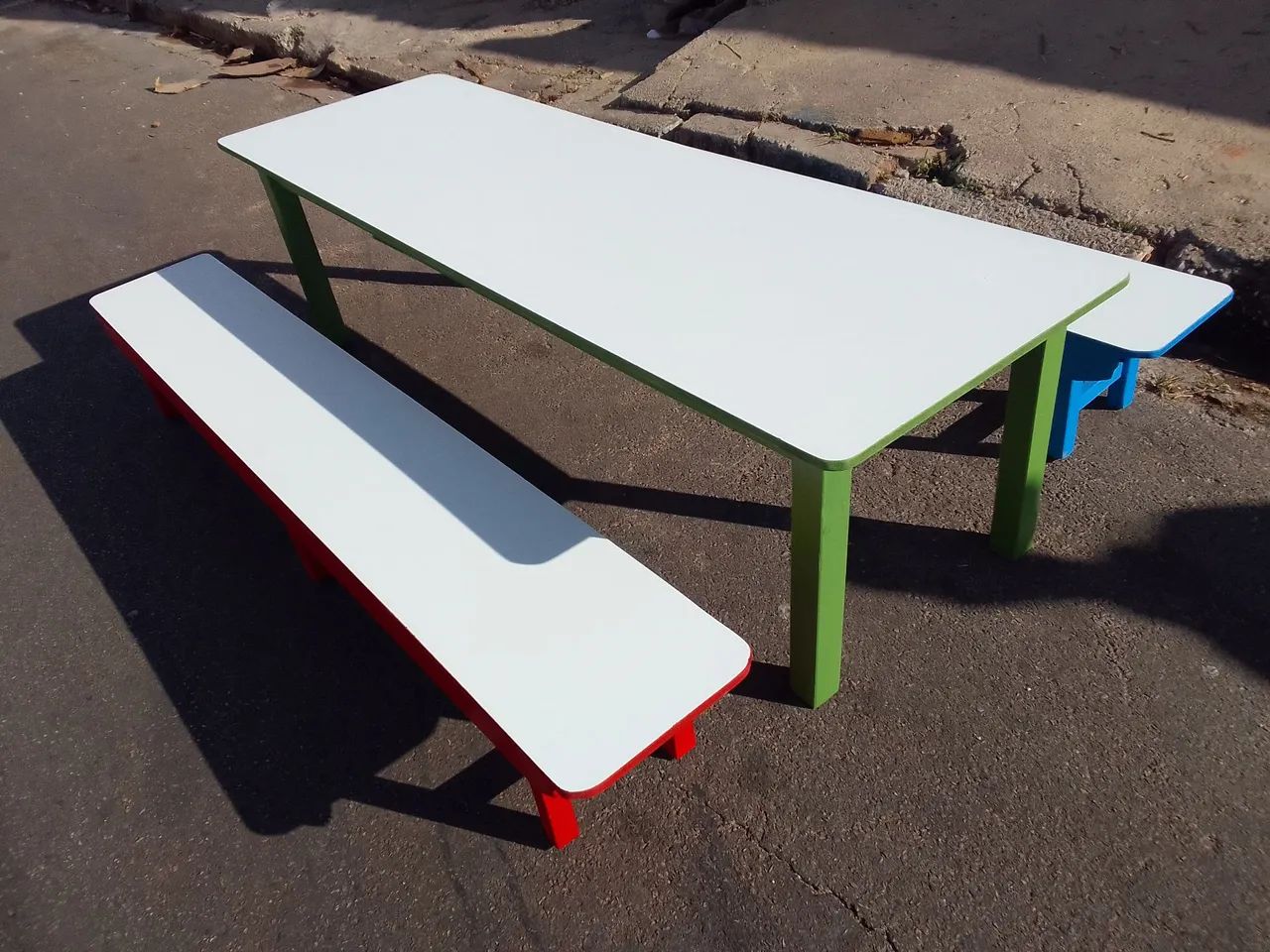Conjunto de Mesa e Bancos infantil - Foto 3