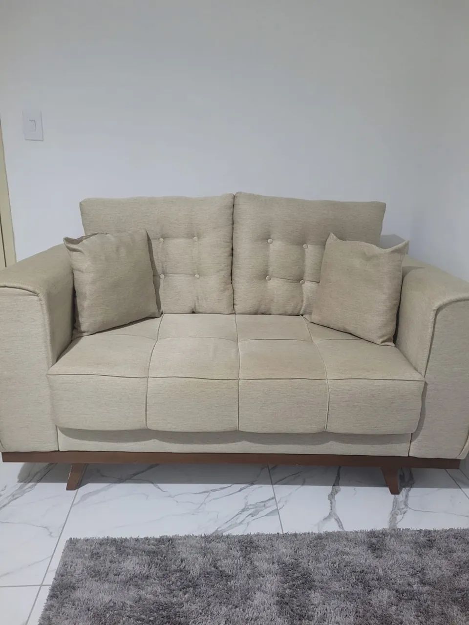 Sofá em linho64717834537345122