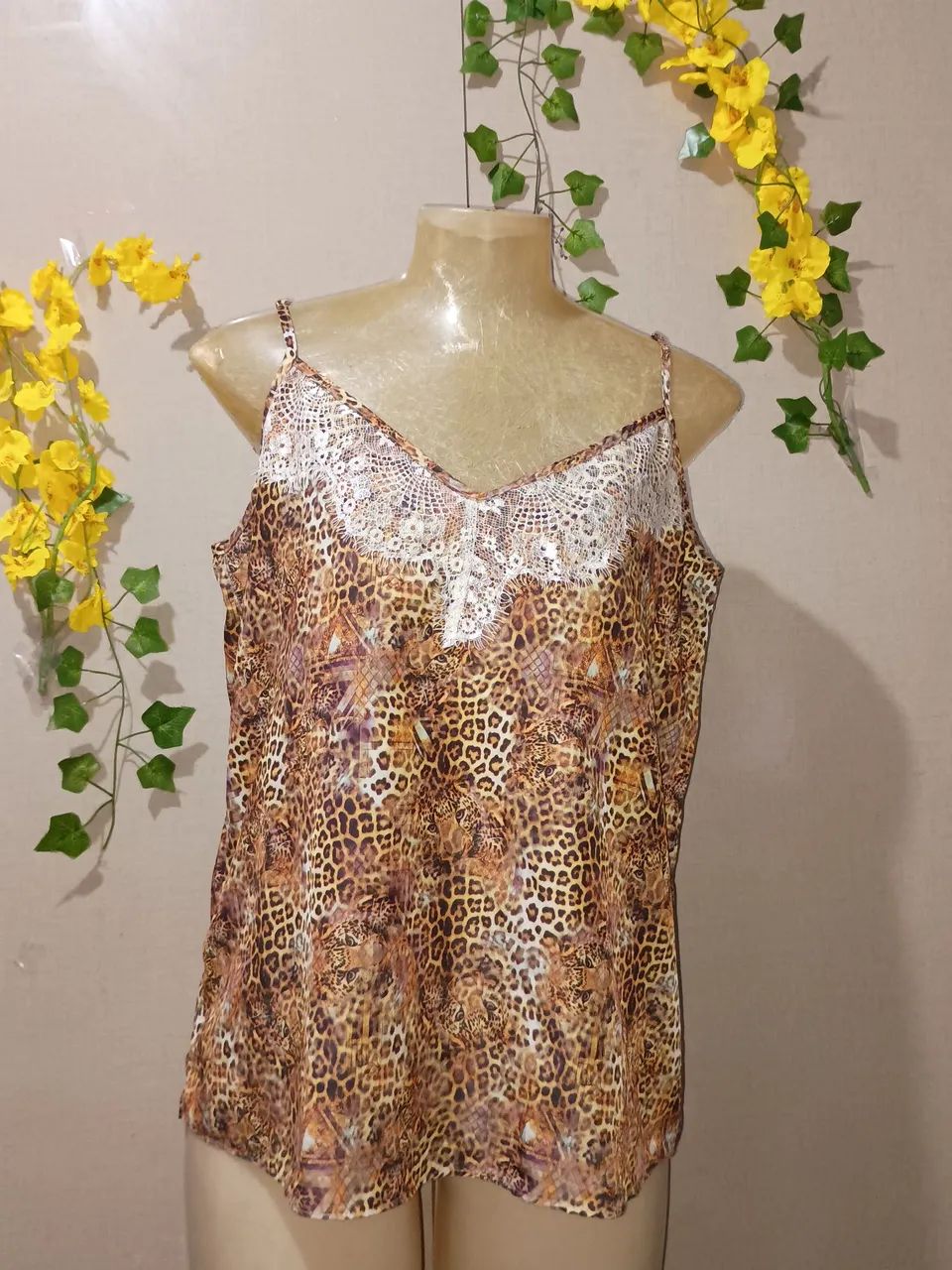 Blusa de Alça estampa de leopardo com renda