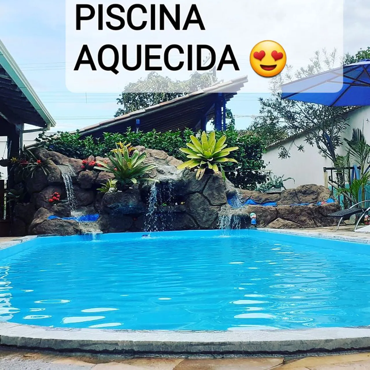 Sitio com piscina aquecida e suítes com ar condicionado.