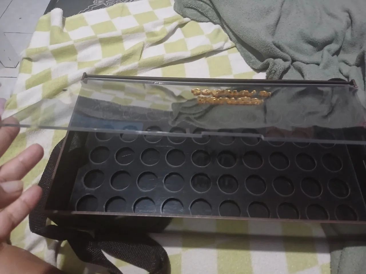 Caixa com tampa de acrílico  para vendas de brincadeira  na rua 