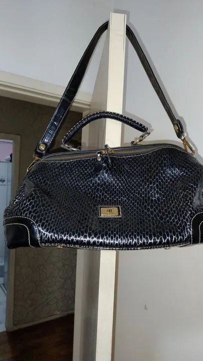 Bolsa de mão preta de couro