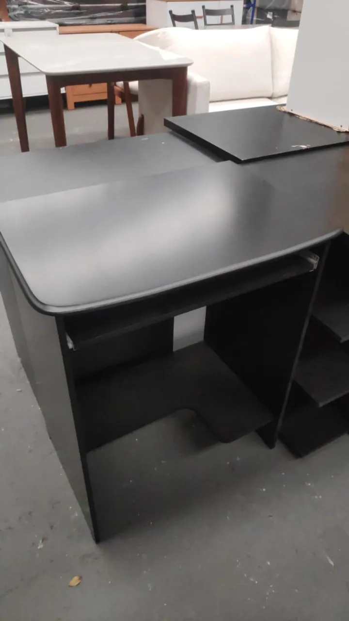 Mesinha de Computador Preta - Só R$122 na Queima!
