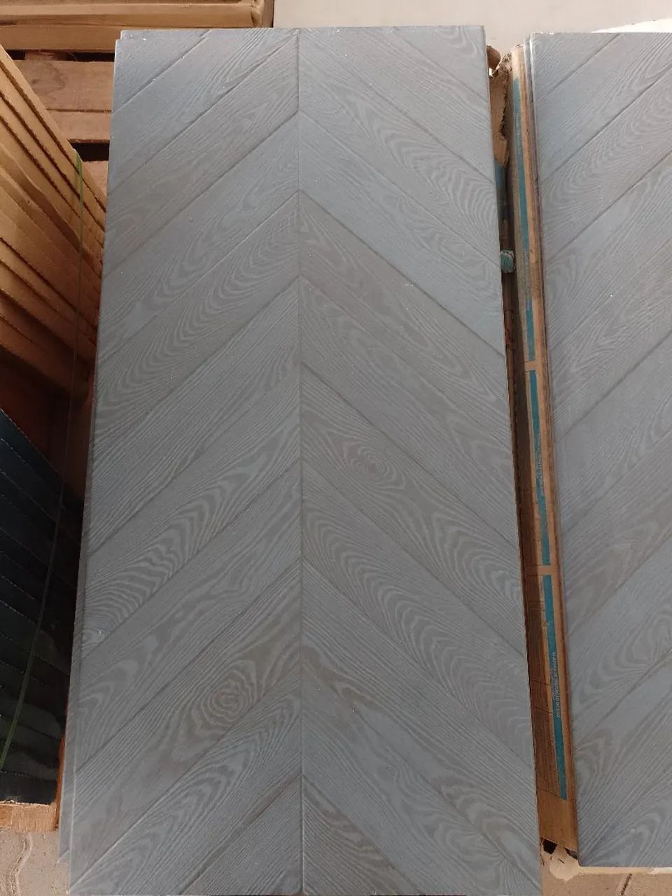 Selling 41*86 flooring, 6 boxes, 10 meters
