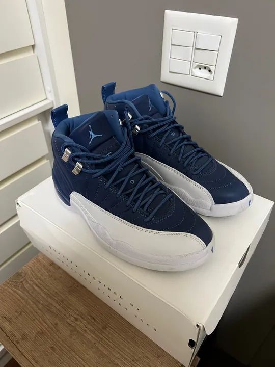 Tênis Jordan 12 Retro - Azul e Branco - Foto 2