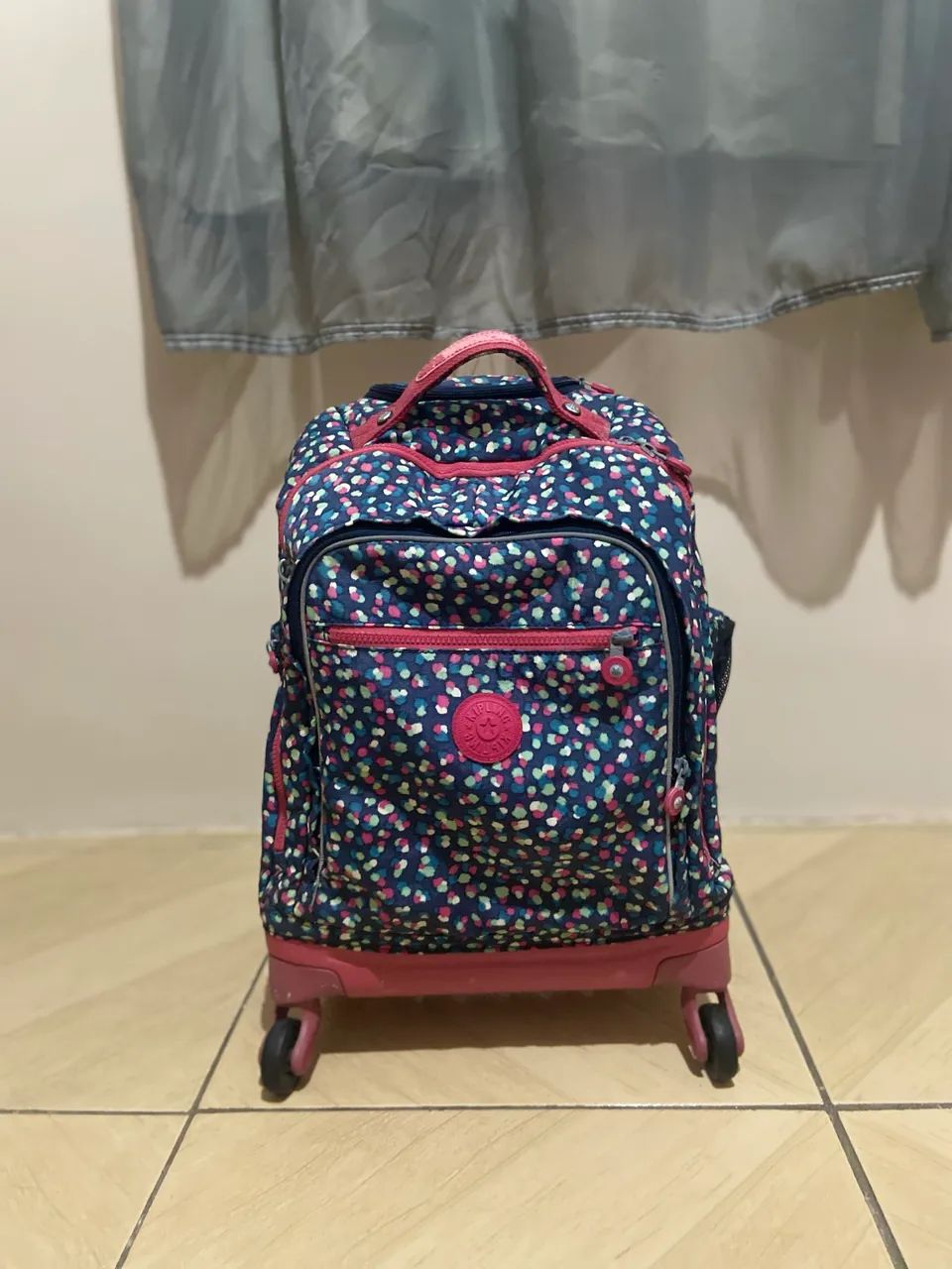 Conjunto Kipling Echo Festive Camo Mochila com Rodinhas