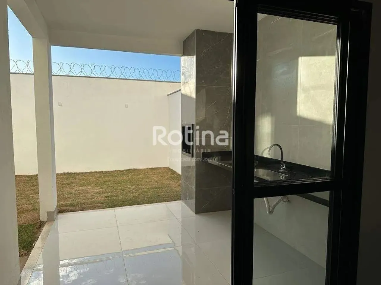 Casa à venda, 3 quartos, Novo Mundo - Uberlândia/MG - Rotina Imobiliária