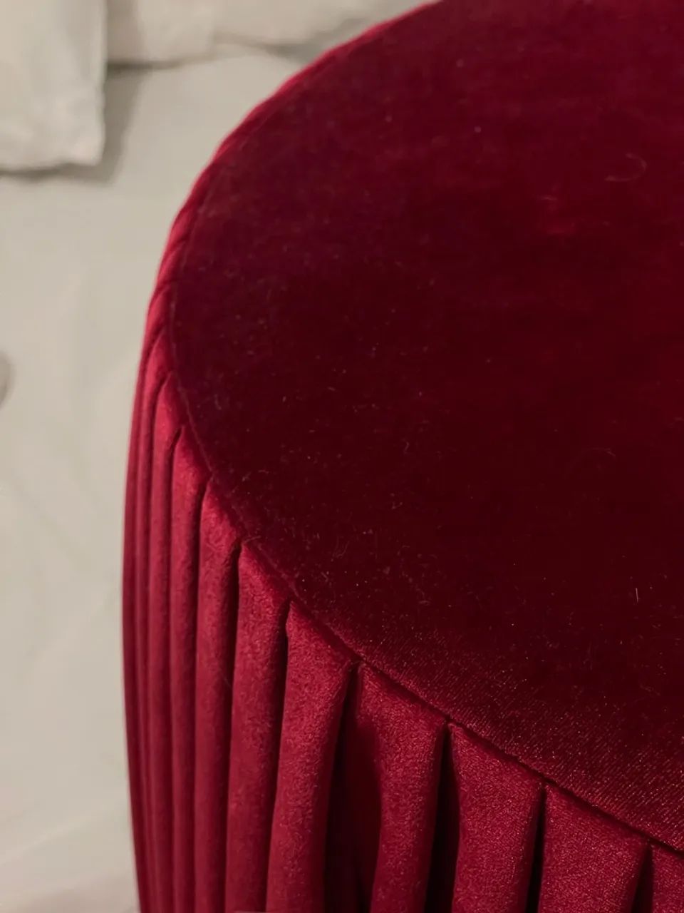 Puff Decorativo Veludo drapeado cor vinho. - Foto 5