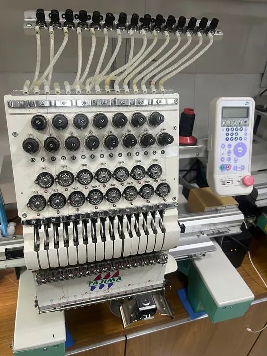 máquina de bordar Tajima
