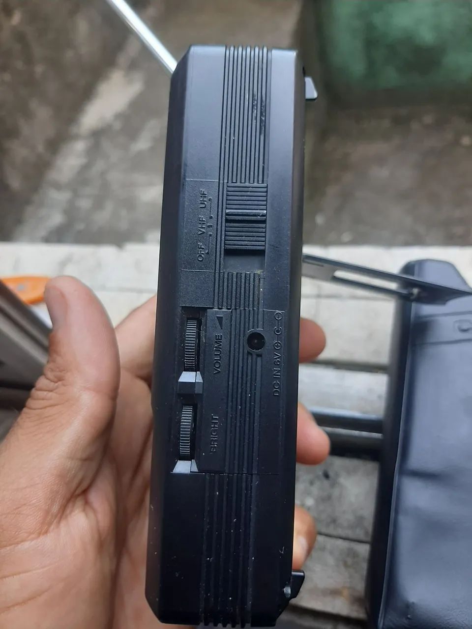 Tv portátil de mão casio 430 color/ no estado!  - Foto 5