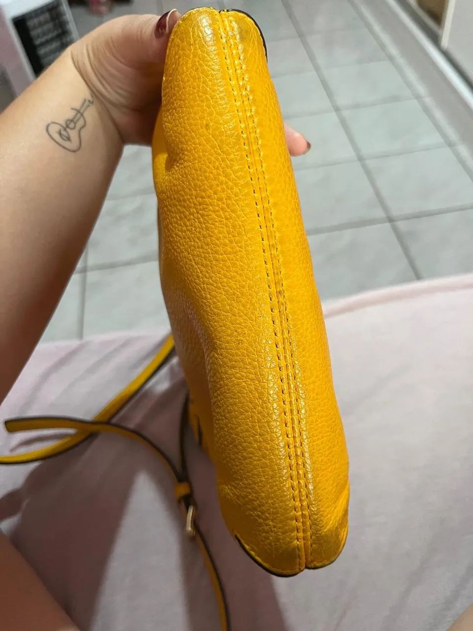 Bolsa tiracolo amarela Michael Kors original - Foto 3