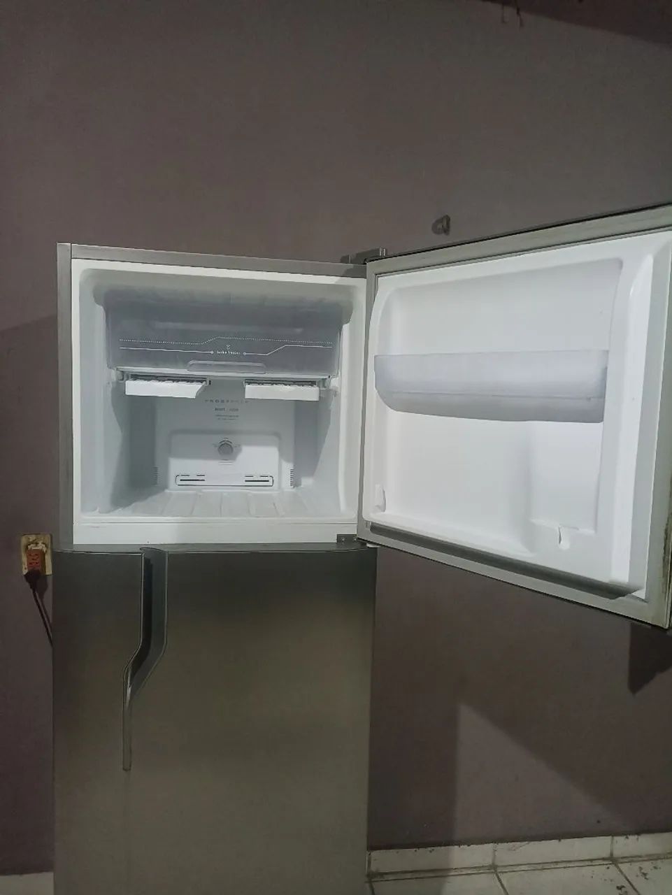 Geladeira Eletrolux - frost free, em aço inox - Foto 4