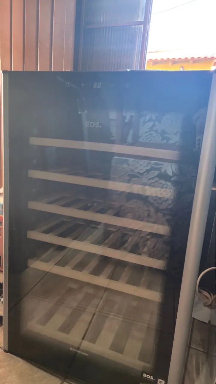 Adega Climatizada 49 Garrafas EOS Sommelier com Painel Touch e Compressor EAC49E 220V - Foto 2