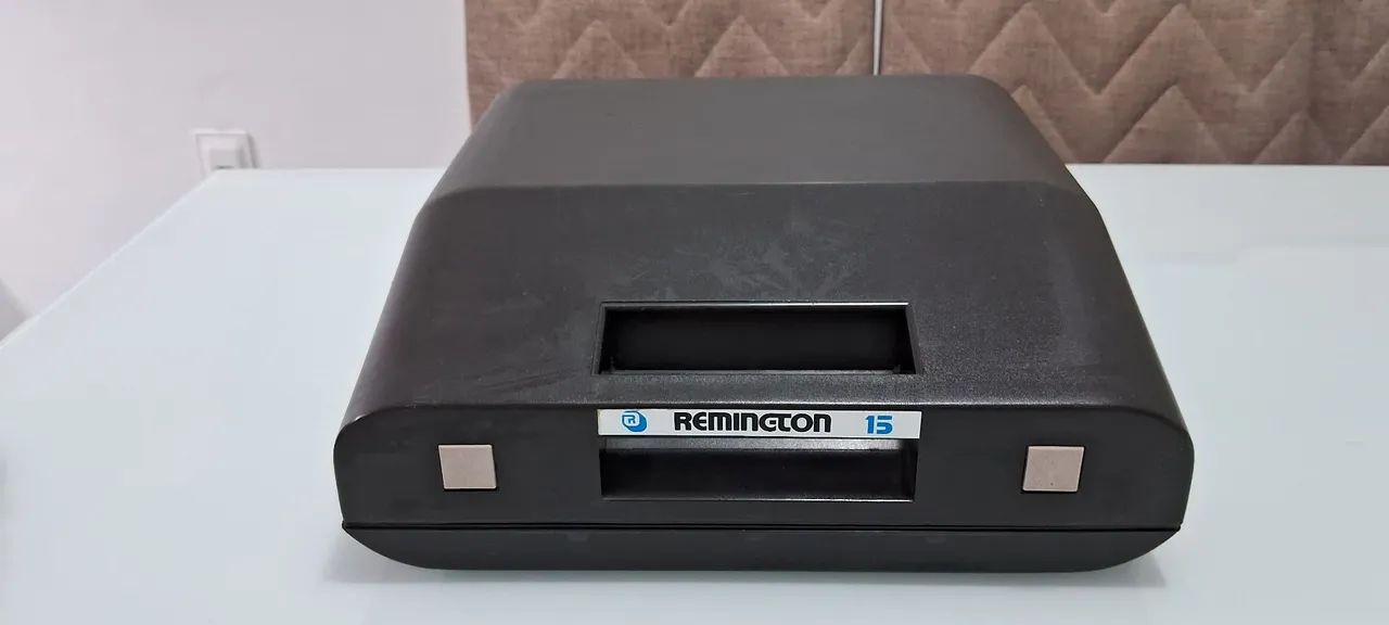 Máquina de escrever - Anos 80 - Foto 4