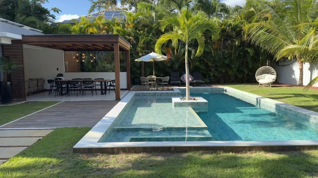 Magnífica Casa 4/4 Mobiliada com academia privativa em Busca Vida
