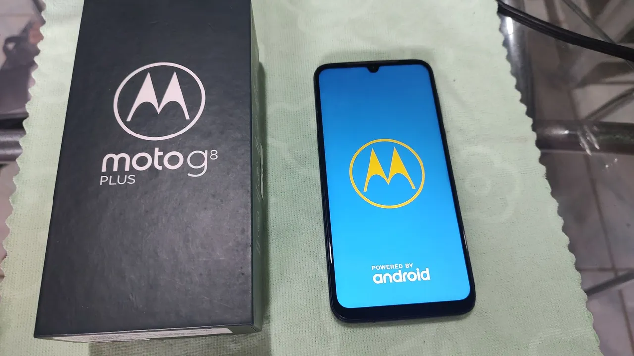 Moto G8 Plus - 64GB - Usado em ótimo estado