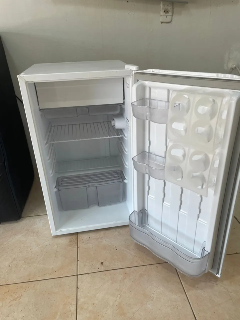 Vendo esse frigobar