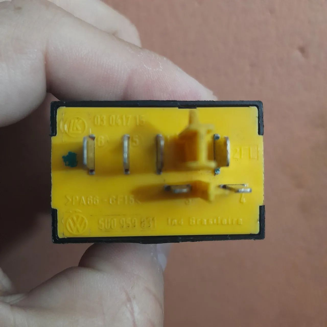 Botão de Abertura do Porta Malas Gol Voyage G5 Original 5U0959831 - Foto 2