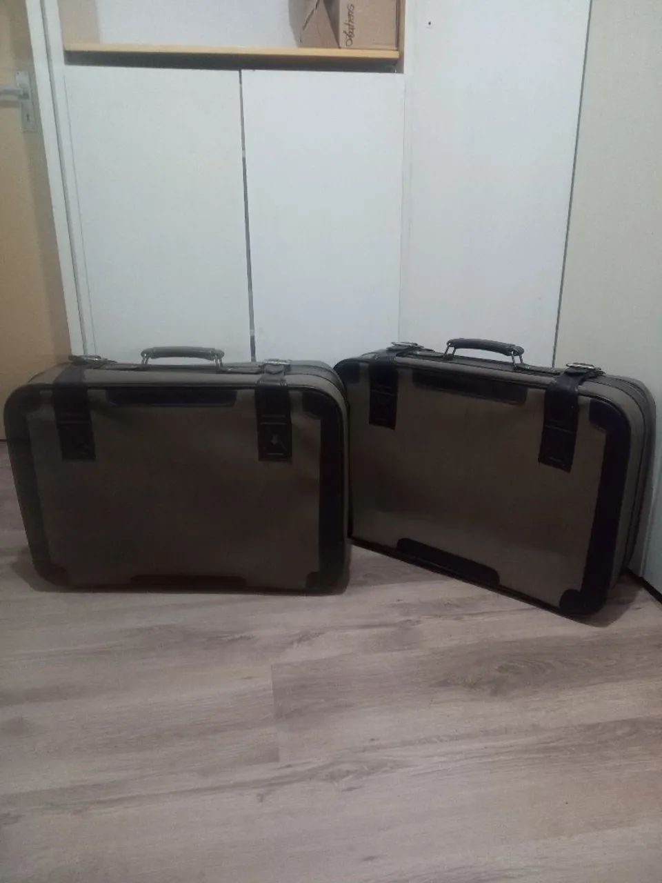 Kit com 2 malas para viagem