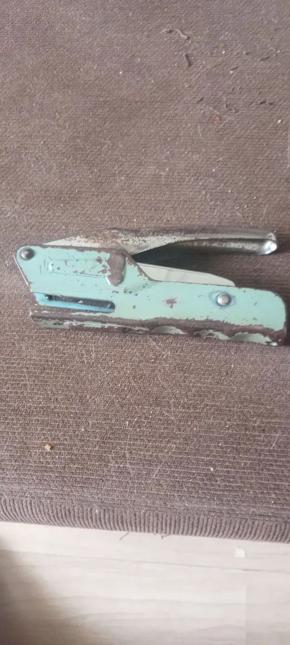 Vendo grampeador antigo funcionando 64842112002817121