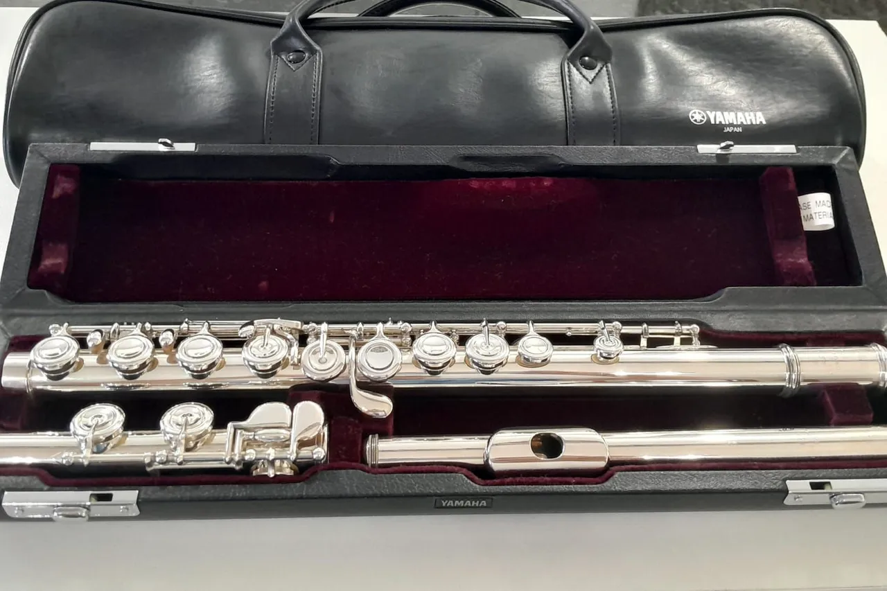 Flauta transversal Yamaha yfl 614 profissional impecável
