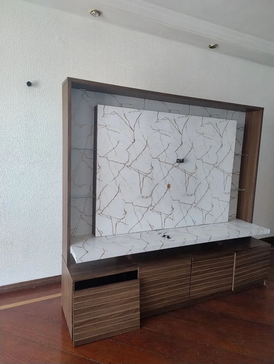 Rack com painel para tv.64962179930241120