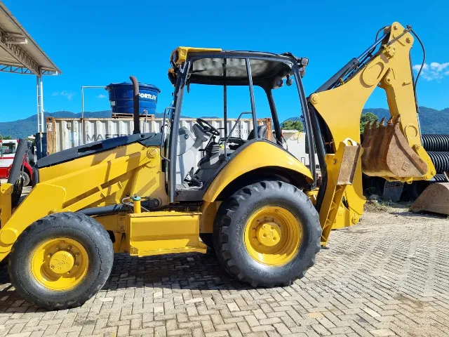 RETROESCAVADEIRA CATTERPILLAR 416E, 2012