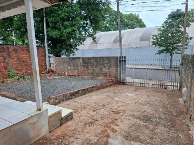 Ótima Oportunidade! Terreno Amplo com Casa de Madeira na Vila Santo Antônio - Maringá - Foto 5