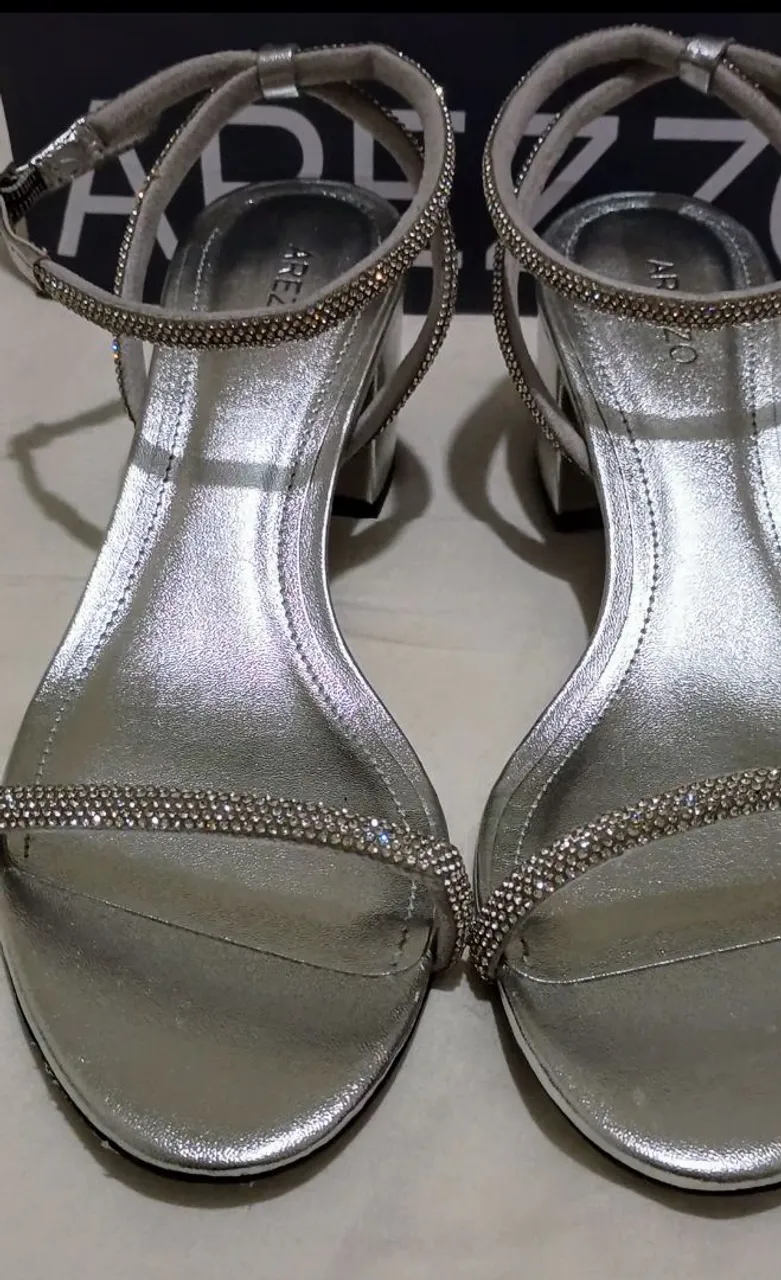 Sandália Prateada AREZZO com Strass