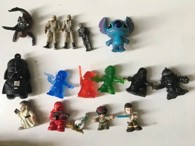 lote com brinquedos e bonequinhos - Foto 4