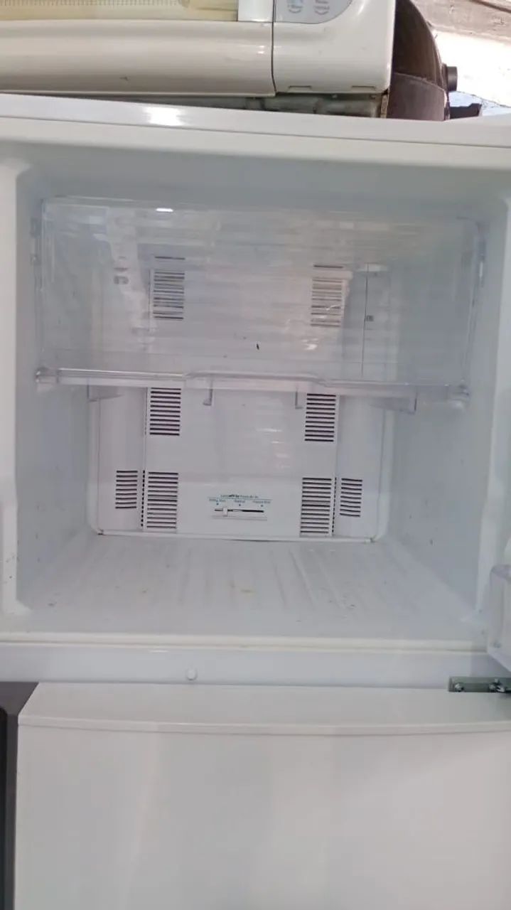 Vendo geladeira praticamente nova  - Foto 6