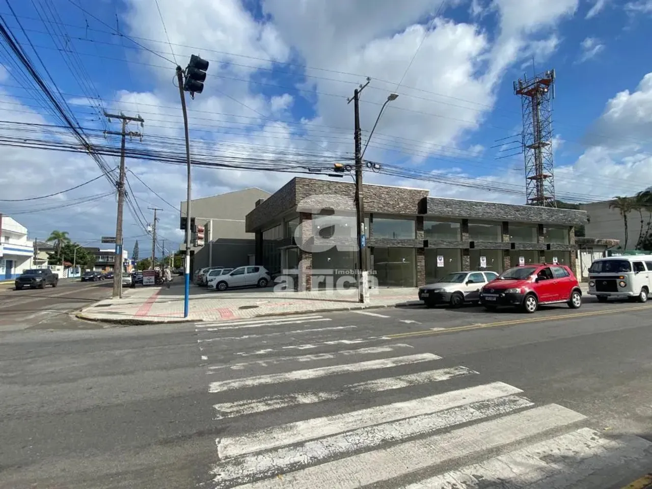 LOJA PARA LOCAÇÃO ANUAL EM GUARATUBA -SALA COMERCIAL, 38,00 M2 ÚTIL, 2 BANHEIROS E ESPAÇO