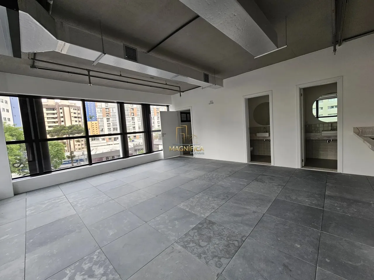 Sala Comercial - Batel Que tal montar sua empresa em um magnífico imóvel localizado bem no