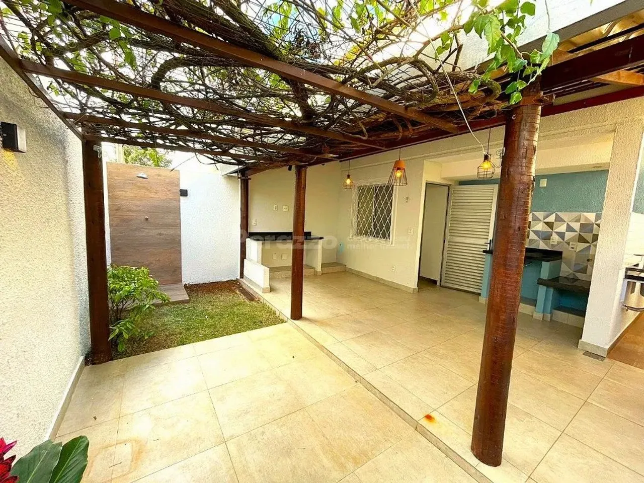 Excelente Casa localizado no Jardins Mangueiral na QC 02 por R$4.200,00. TAXA DE CONDOMÍNI