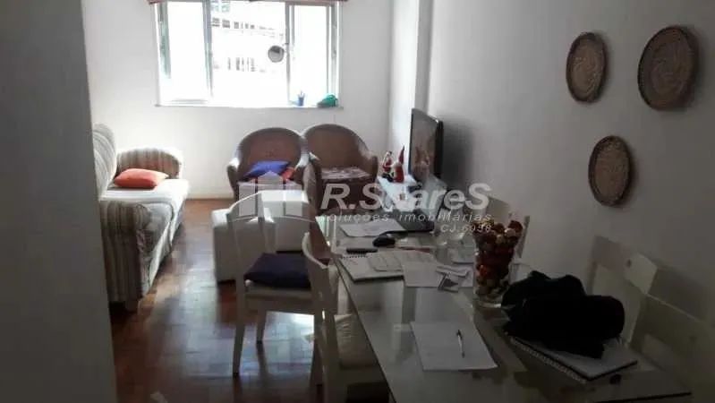 Apartamento com dois quartos , na Rua Santos Rodrigues - Estácio.