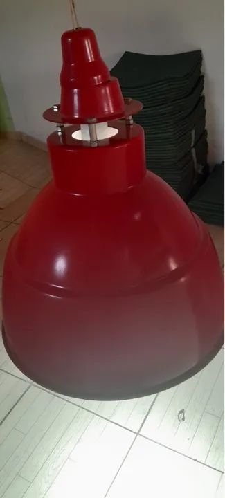 Luminária de teto vermelha - Foto 2