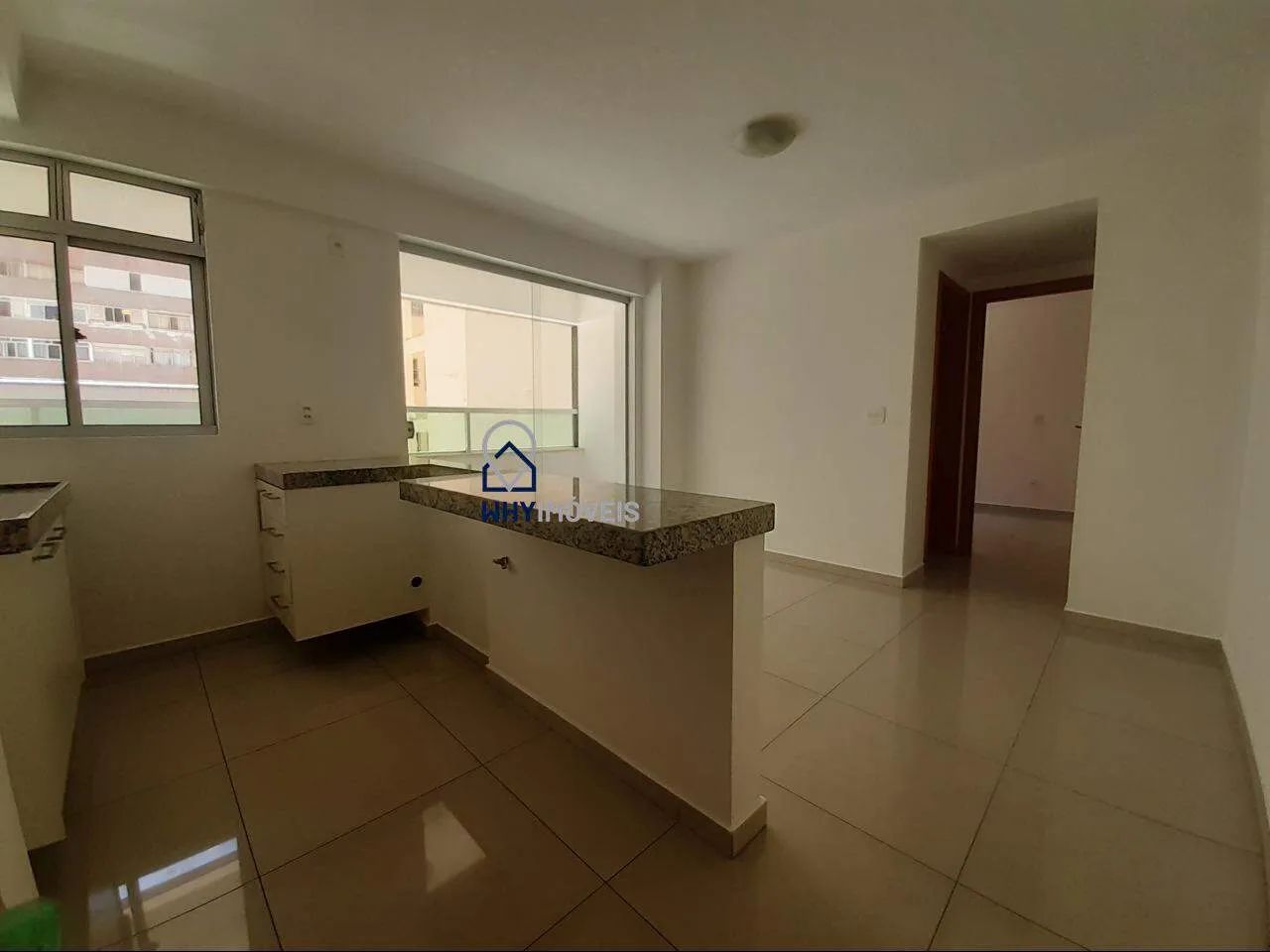 Apartamento 1 quarto no Centro (fundo) com varanda e 1 vaga - Foto 2
