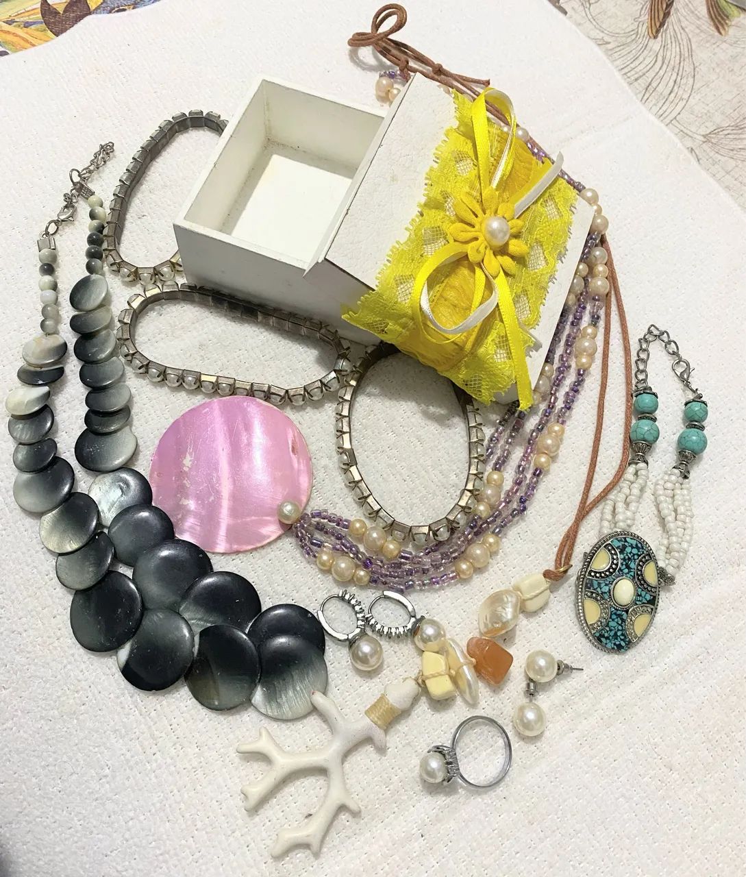 Vende-se Kit Pérolas: 4 Pulseiras+ 3 Colares+ 1 Anel + 2 Brincos  - Foto 2