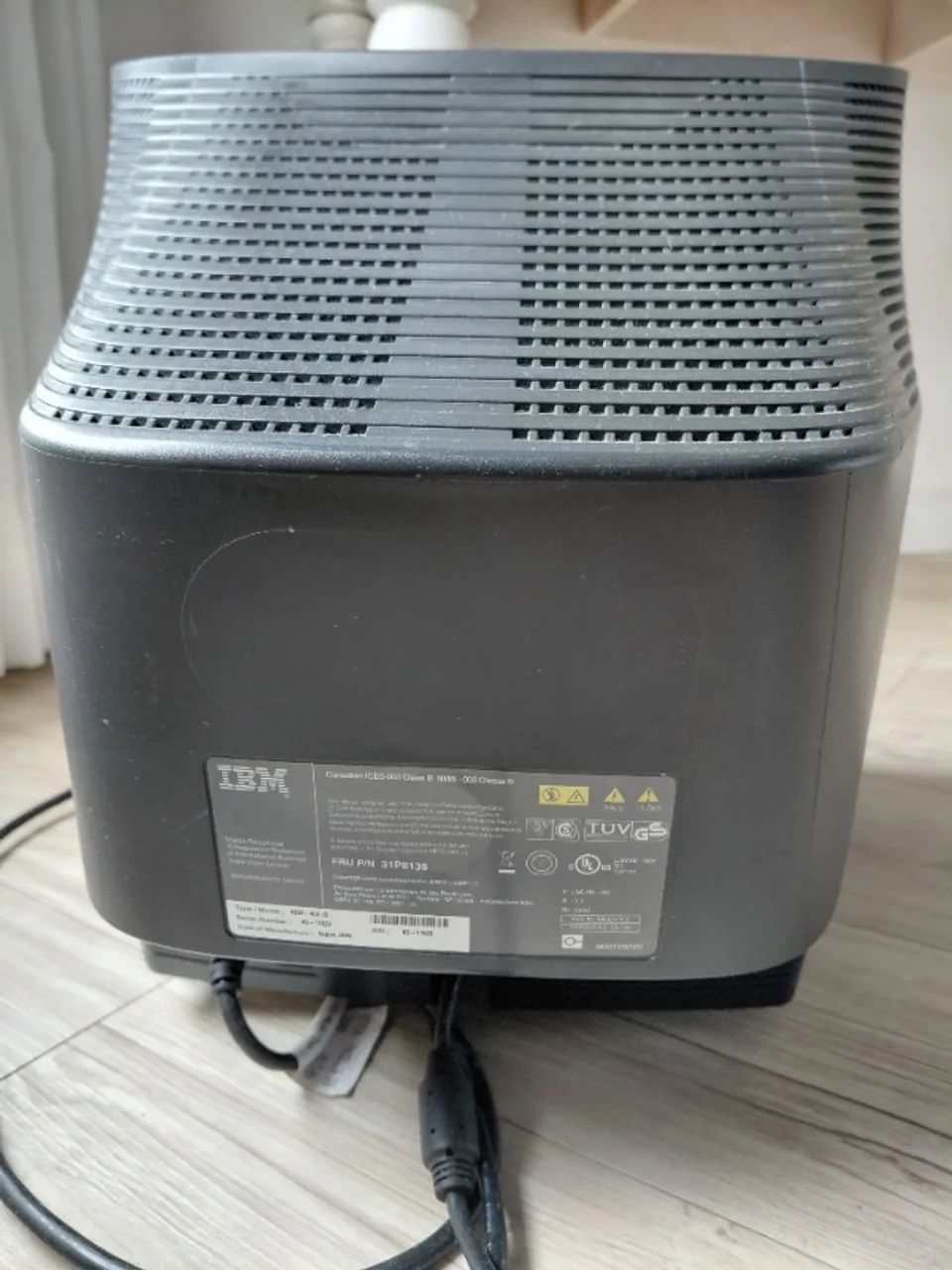 Monitor IBM de tubo, em perfeito estado, com cabos - Foto 2