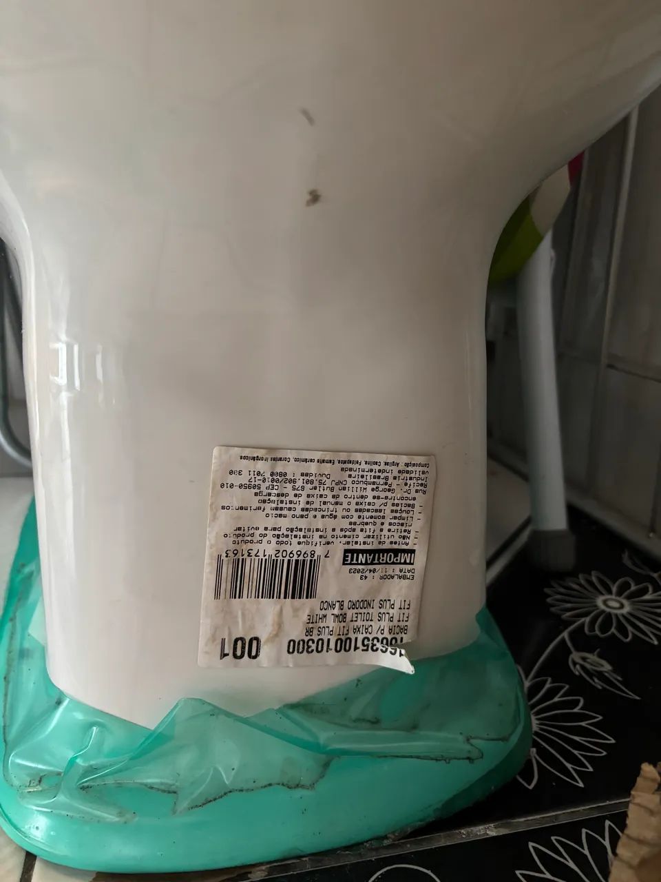 Vaso sanitário celite com caixa acoplada e tampa 